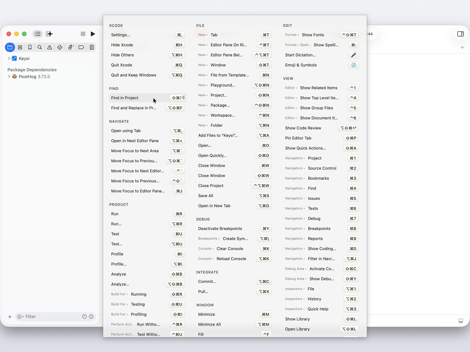 El panel de Keysi abierto sobre una ventana del Finder con la carpeta Aplicaciones, con el cursor sobre una fila resaltada, a punto de pulsarla y ejecutar ese comando del menú